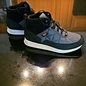 TEVA EMBER COMMUTE WATERPROOF - mens 8 - black and grey